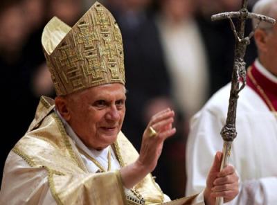FACEBOOK RECIBE LA BENDICIÓN DE BENEDICTO XVI
